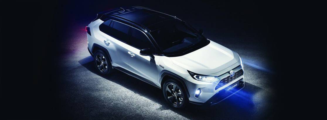 Toyota представила в Нью-Йорке новое поколение RAV4 Toyota представила в Нью-Йорке новое поколение RAV4